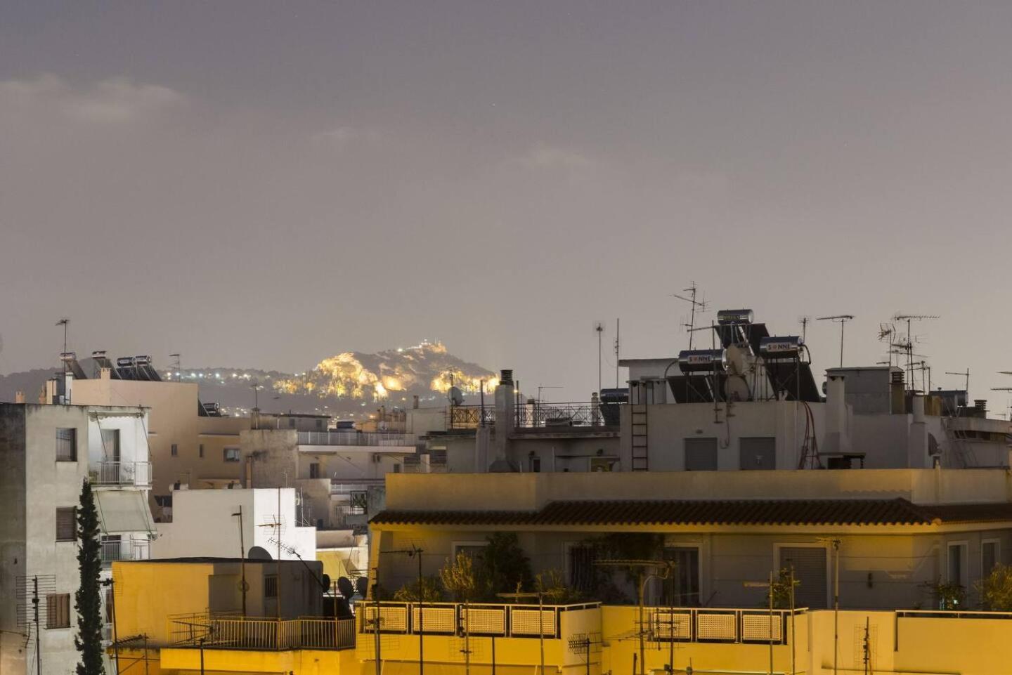 Ma Maison Nο 1, Penthouse, Acropolis And Lycabettus View, Ultra High Speed Internet 300 Mbps, 15' To Acropolis By Metro, 1' From Metro Station 아테네 외부 사진